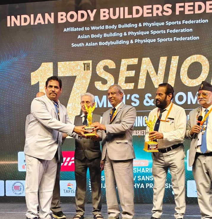 जिला बॉडीबिल्डिंग संघ के सचिव, चेतन गोहर खेल मित्र अलंकार से सम्मानित